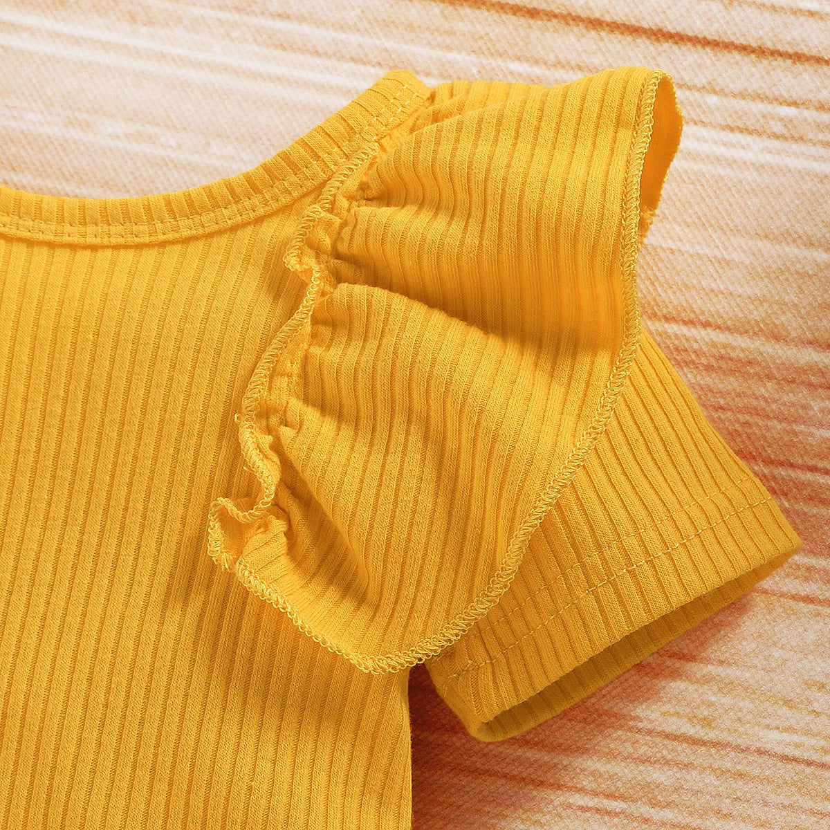 Tenue d’été bébé fille – Haut à manches volantées + short motif tournesols