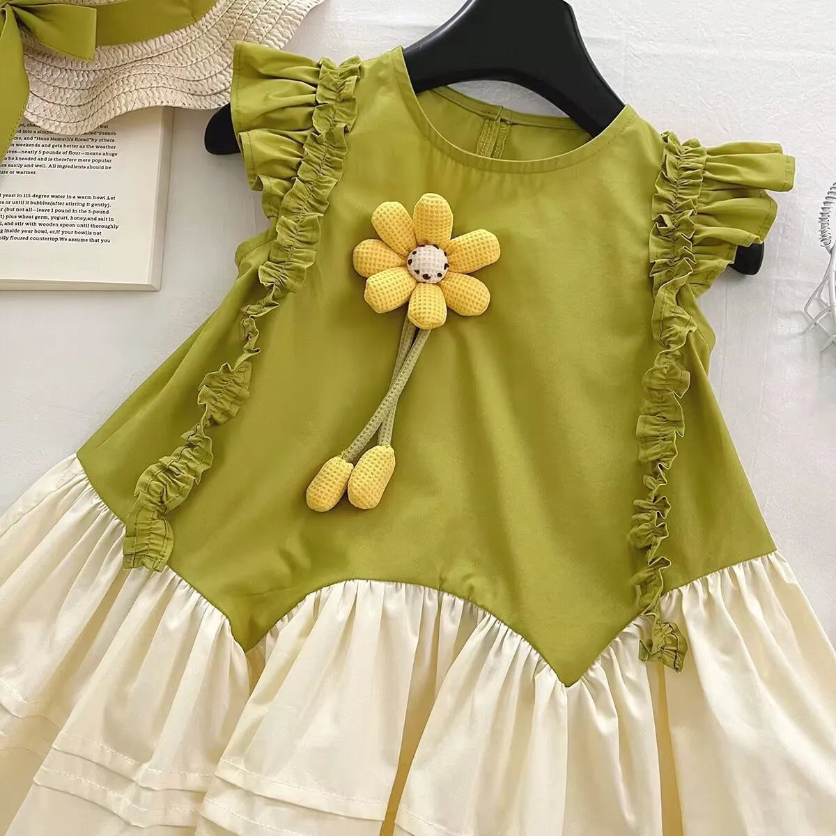 Robe Fille Fleur 3D – Vert & Crème, Style Bohème (4–6 ans)