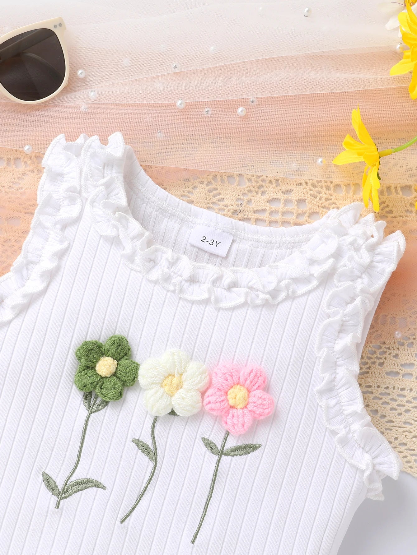 Ensemble Été Petite Princesse – Haut Fleuri & Short Élégant
