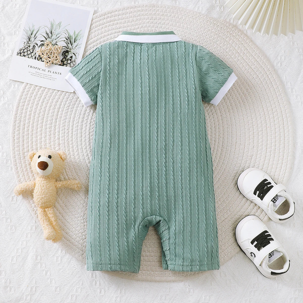 Collection Petit Trésor – Combinaison Bébé Élégante Vert Sauge