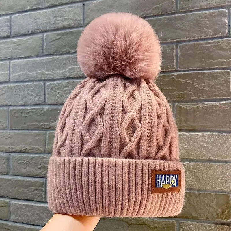 Bonnet Femme en Maille avec Pompon – Chaud, Doux et Stylé pour l’Hiver  (✔ clair • ✔ élégant • ✔ rassurant)