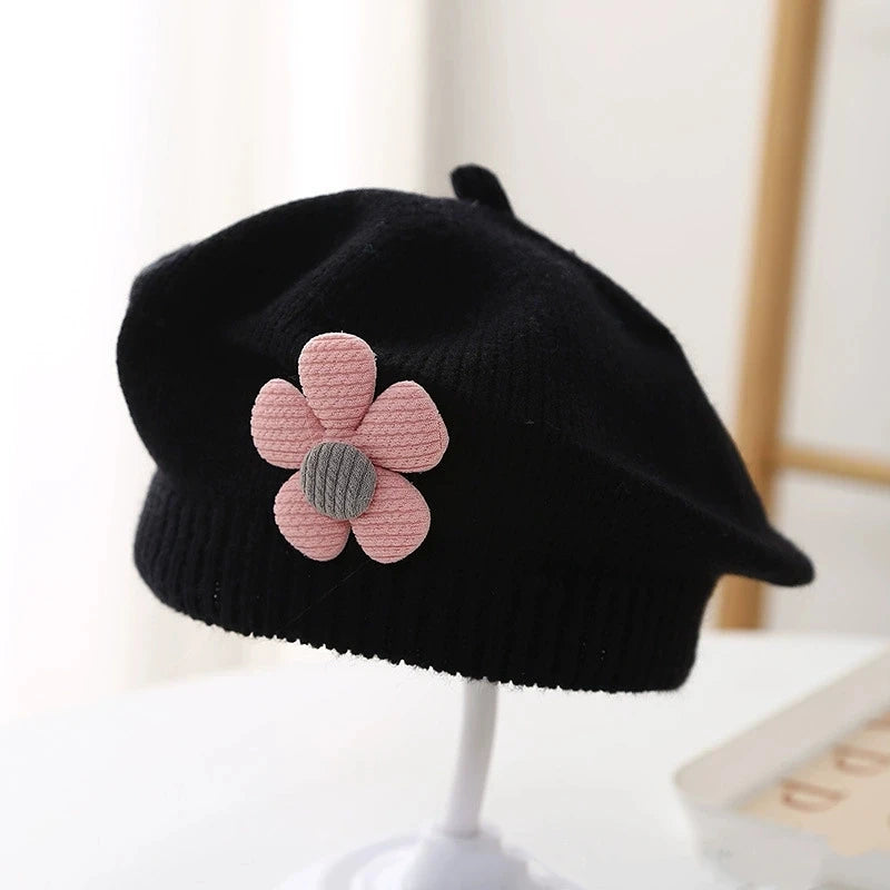 Béret Bébé en Maille Fleur – Bonnet Chaud d’Hiver