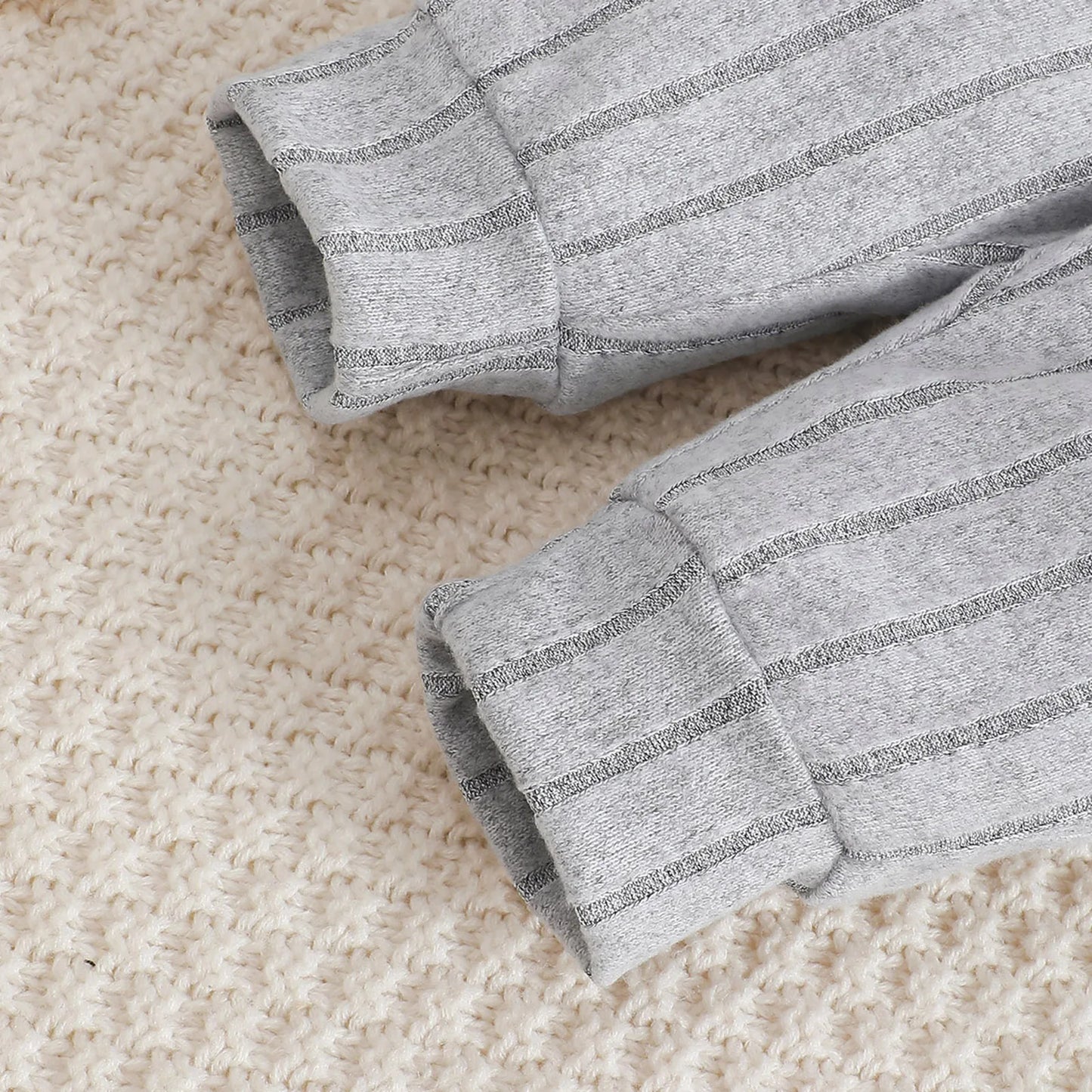 Ensemble Bébé 3 Pièces Doux & Élégant – Body, Pantalon & Bonnet