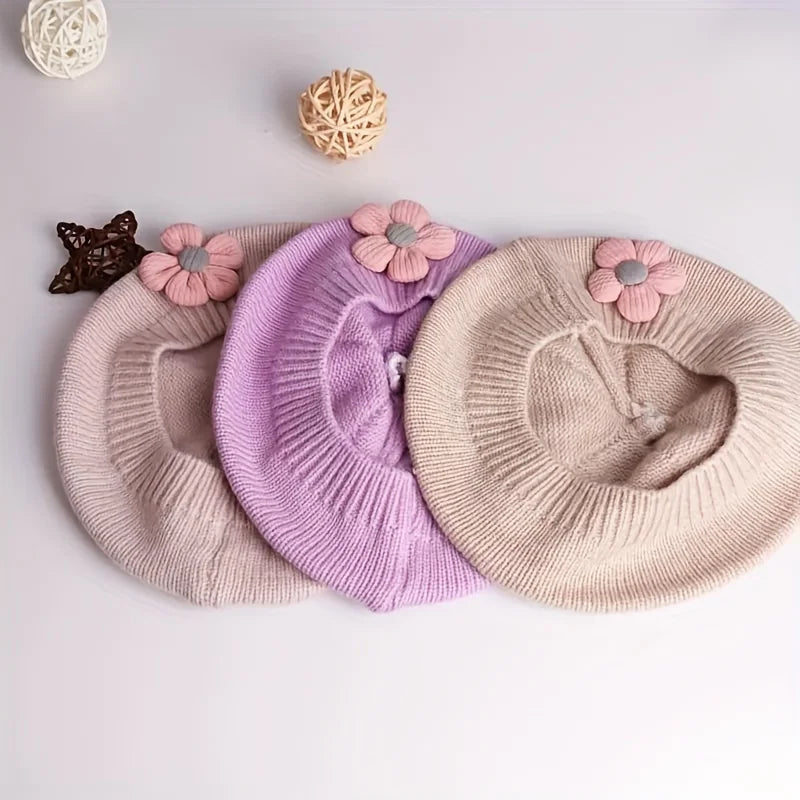 Béret Bébé en Maille Fleur – Bonnet Chaud d’Hiver