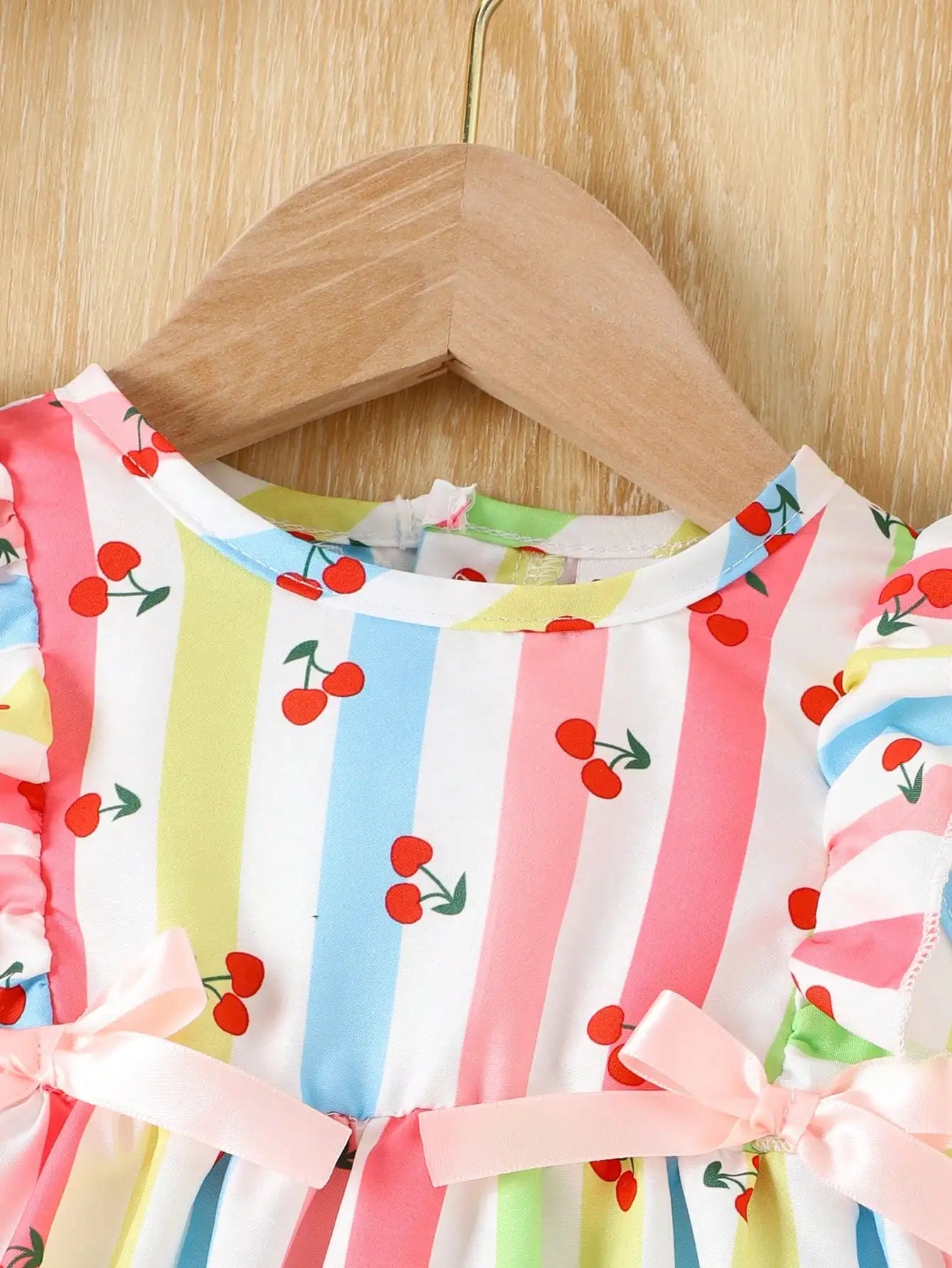 Robe d’été pour bébé fille – Motif cerises et rayures colorées avec nœud rose