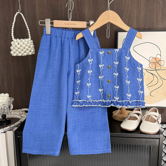 Ensemble Fille 2 Pièces Bleu – Haut Sans Manches Brodé & Pantalon (4–6 ans)
