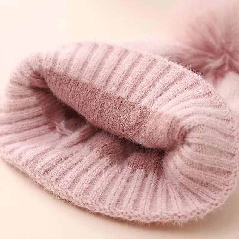 Bonnet Bébé Tricoté avec Pompon – Motif Cœur – Chaud & Doux pour Nouveau-né