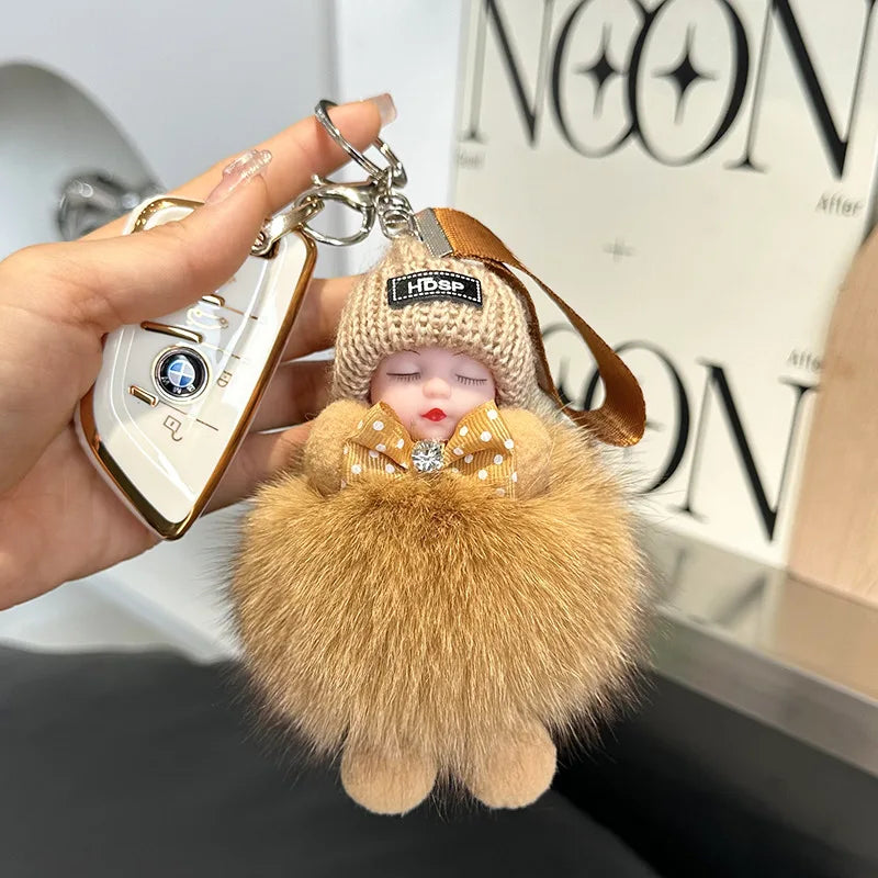 Porte-clés Poupée Pompon Luxe – Peluche Douce & Charme Élégant (Sac & Clés)