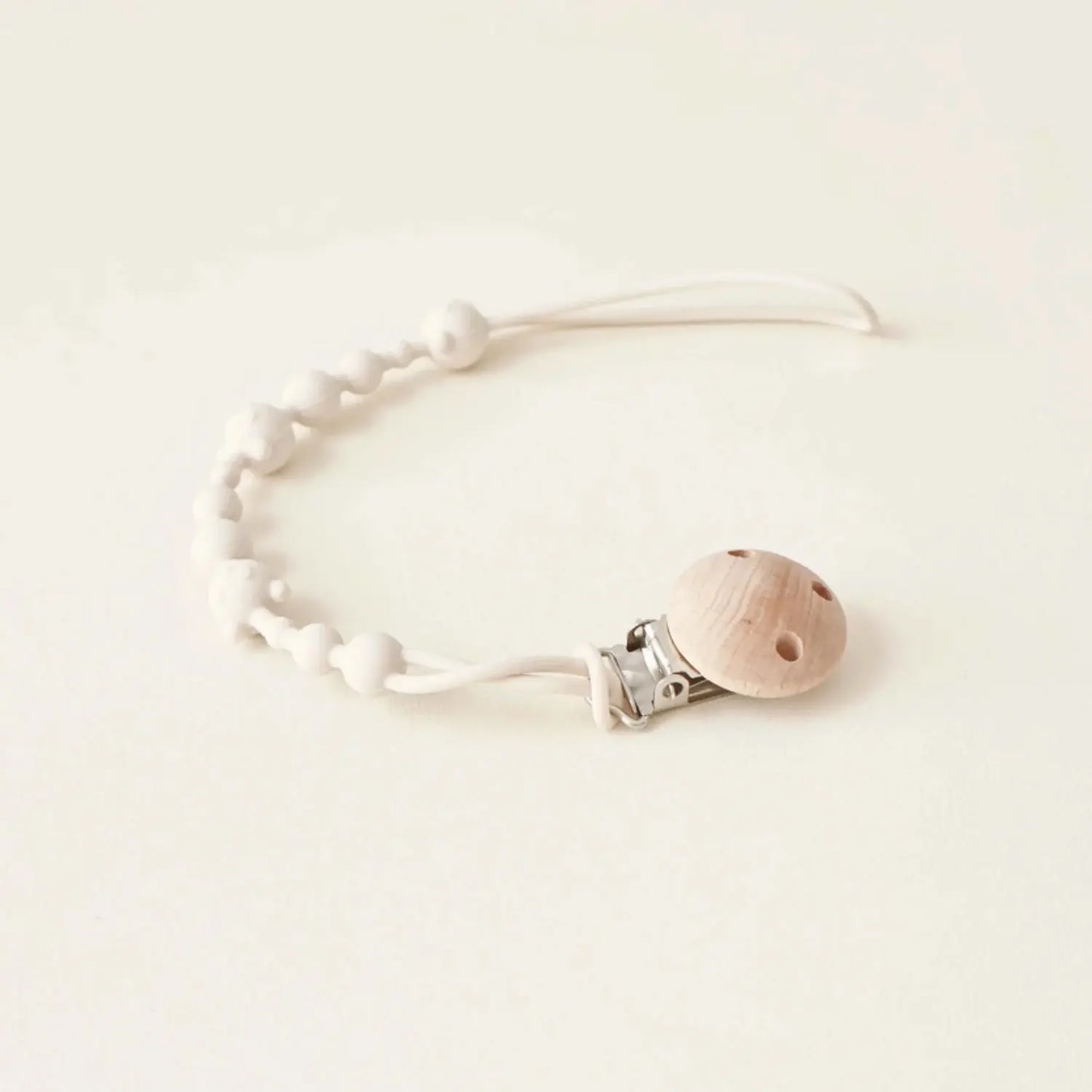 Attache-Suce Sécurisée pour Bébé – Silicone Alimentaire & Design Doux