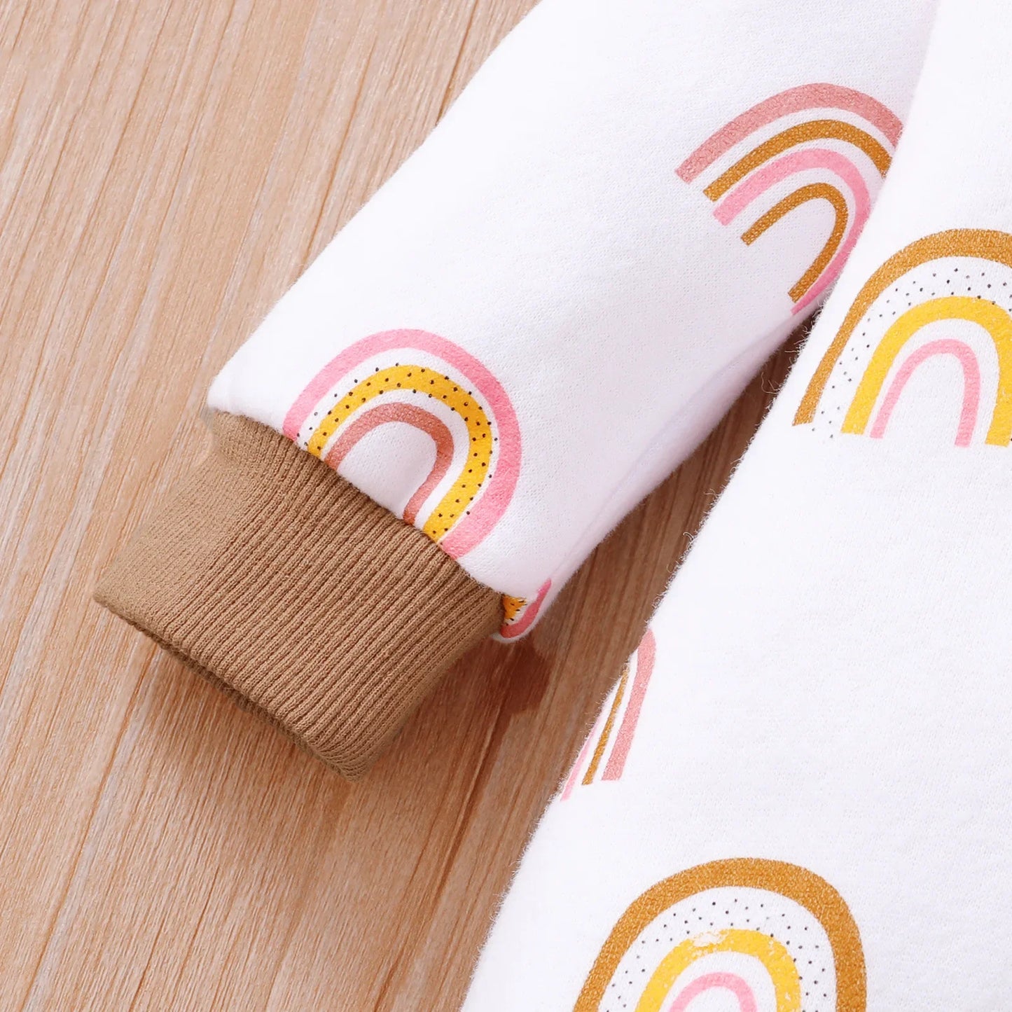 Combinaison Bébé Zippée à Capuche – Motifs Cœurs | 0–12 Mois (Fille/Unisexe)