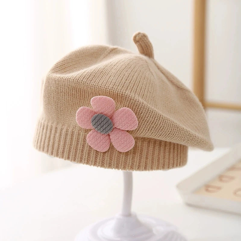 Béret Bébé en Maille Fleur – Bonnet Chaud d’Hiver