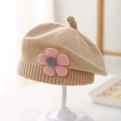 Béret Bébé en Maille Fleur – Bonnet Chaud d’Hiver