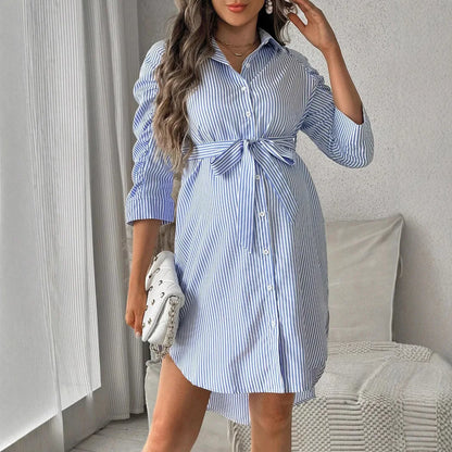 Robe de maternité élégante à rayures – Chic, confortable et féminine pour future maman