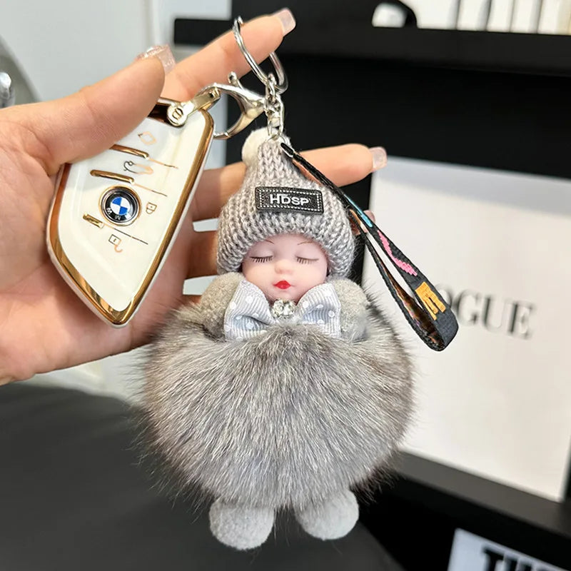 Porte-clés Poupée Pompon Luxe – Peluche Douce & Charme Élégant (Sac & Clés)