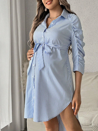 Robe de maternité élégante à rayures – Chic, confortable et féminine pour future maman