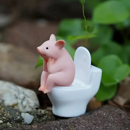 Adorable figurine de cochon rose sur les toilettes - Décoration fantaisie en PVC pour la maison, le bureau et la voiture |   Cadeau idéal pour les amis |   Polyvalent en intérieur
