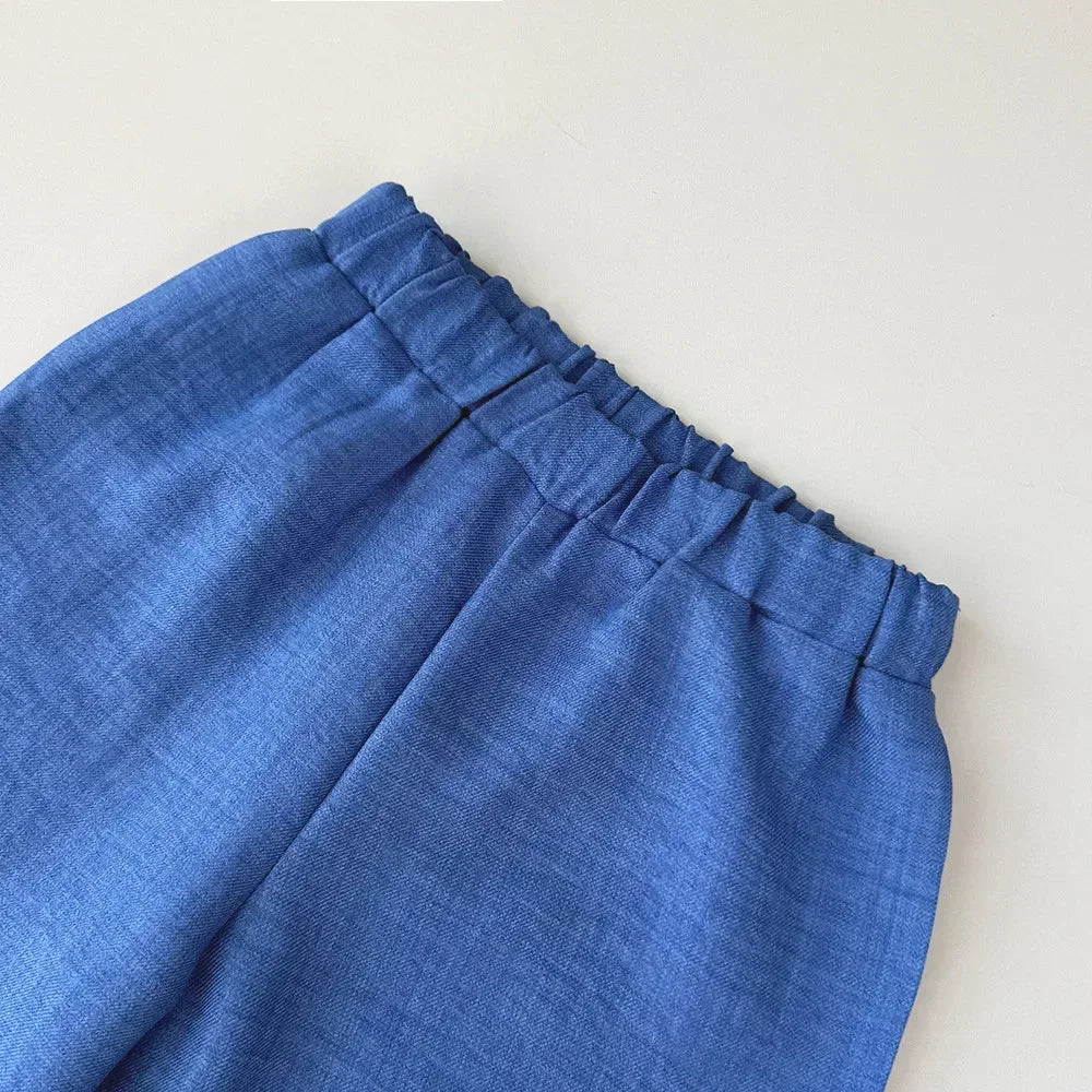 Ensemble Fille 2 Pièces Bleu – Haut Sans Manches Brodé & Pantalon (4–6 ans)