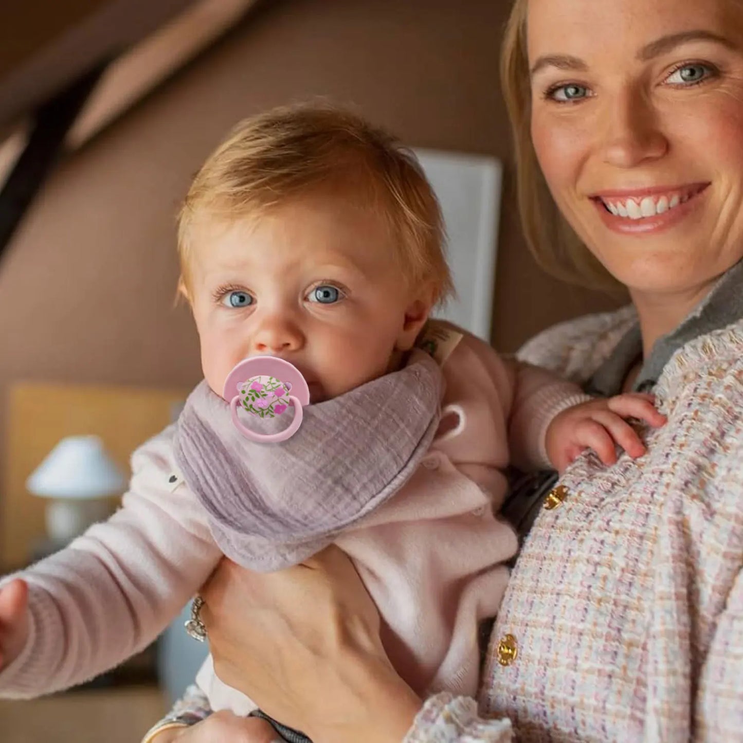 Attache-Suce Sécurisée pour Bébé – Silicone Alimentaire & Design Doux