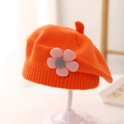 Béret Bébé en Maille Fleur – Bonnet Chaud d’Hiver