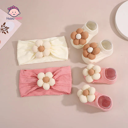 Ensemble Bébé Fille – Bandeau Fleur & Chaussettes Assorties