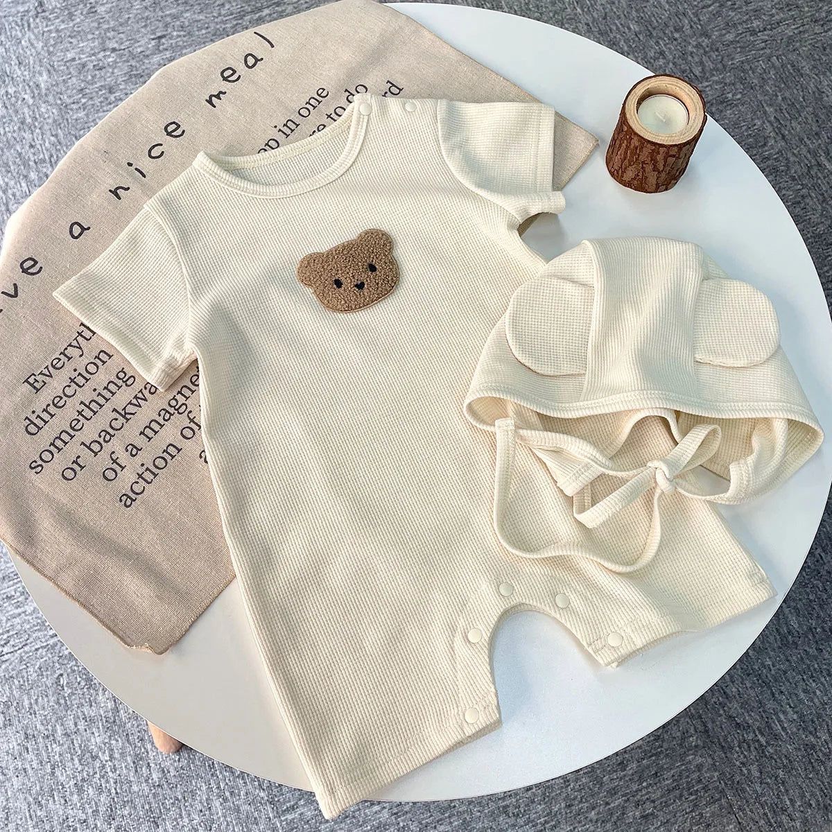 Ensemble Bébé Petit Ourson – Combinaison d’Été Premium en Coton Gaufré