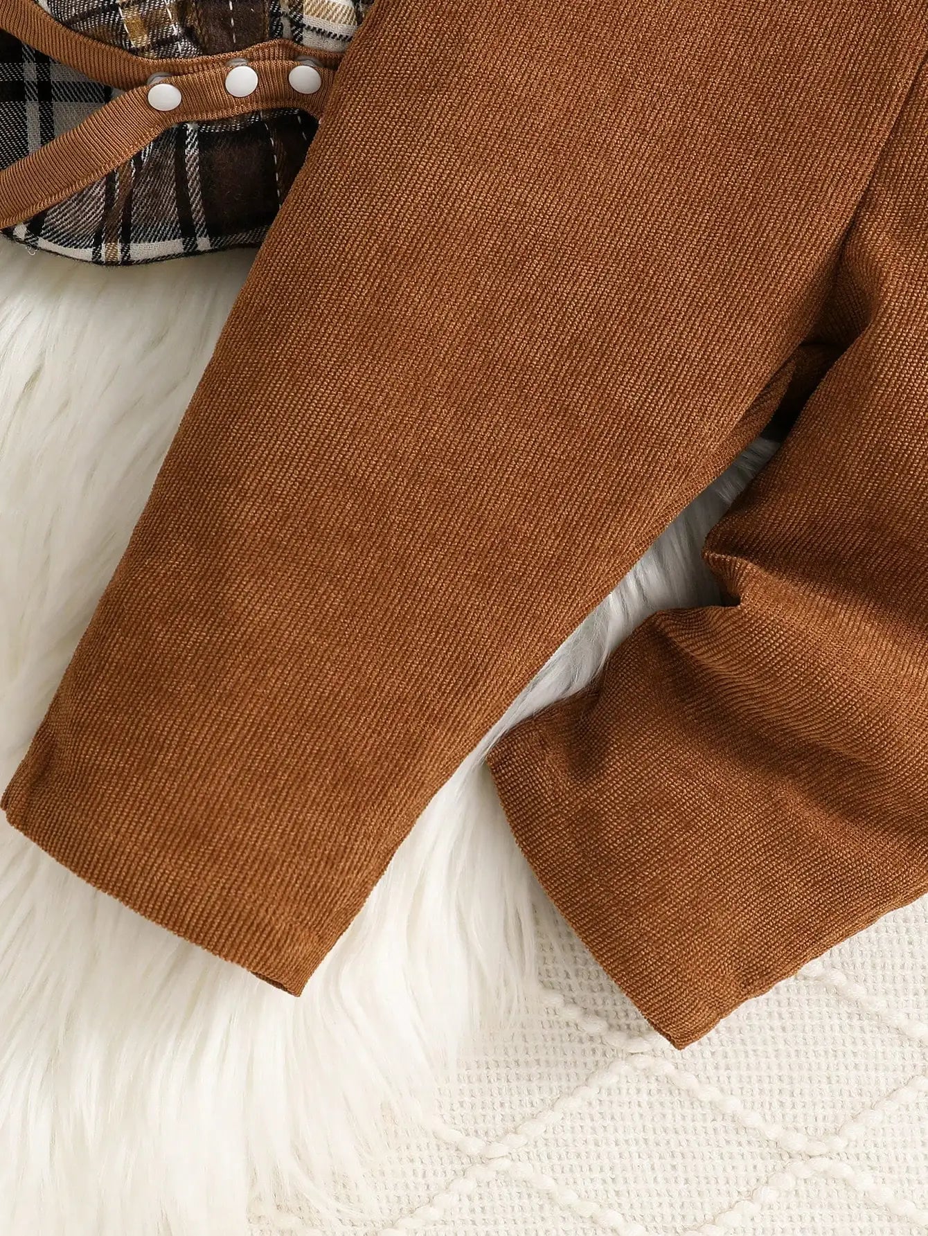 Ensemble Bébé Automne-Hiver en Velours Côtelé – Chemise à Manches Longues & Salopette