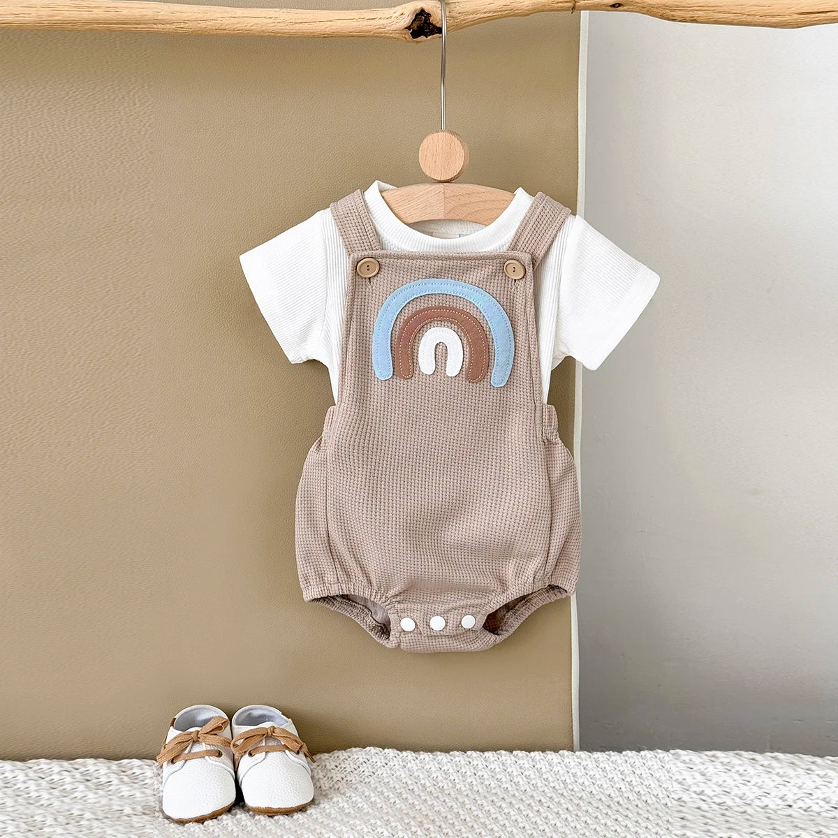 Ensemble bébé été salopette gaufrée arc-en-ciel – T-shirt + barboteuse