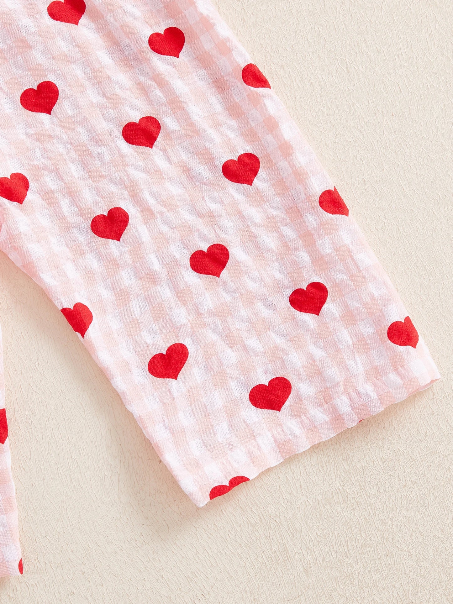 Combinaison bébé à cœurs – Fille (1–3 ans)