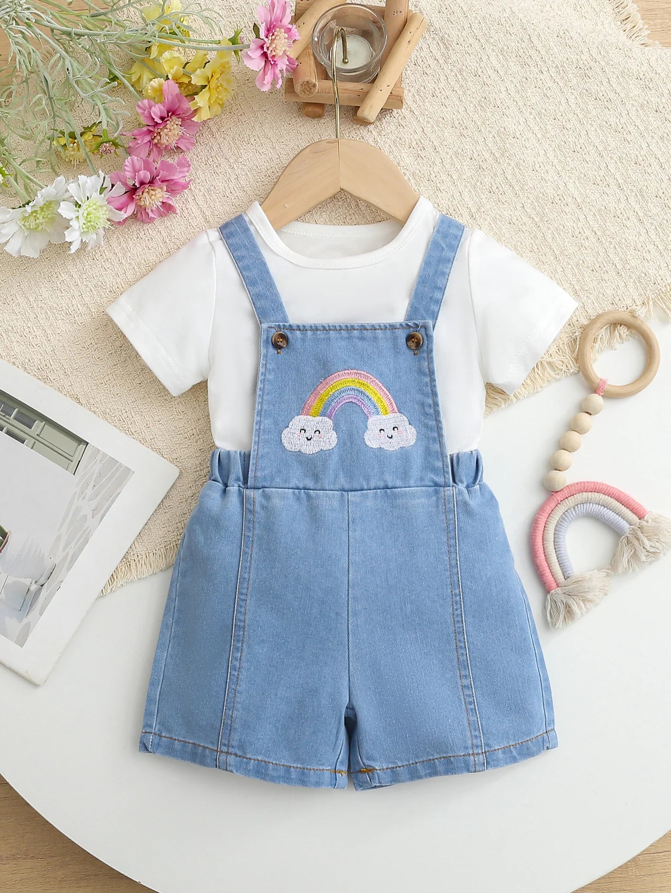 Ensemble été bébé fille 2 pièces – T-shirt doux & salopette légère en jean (6–36 mois)