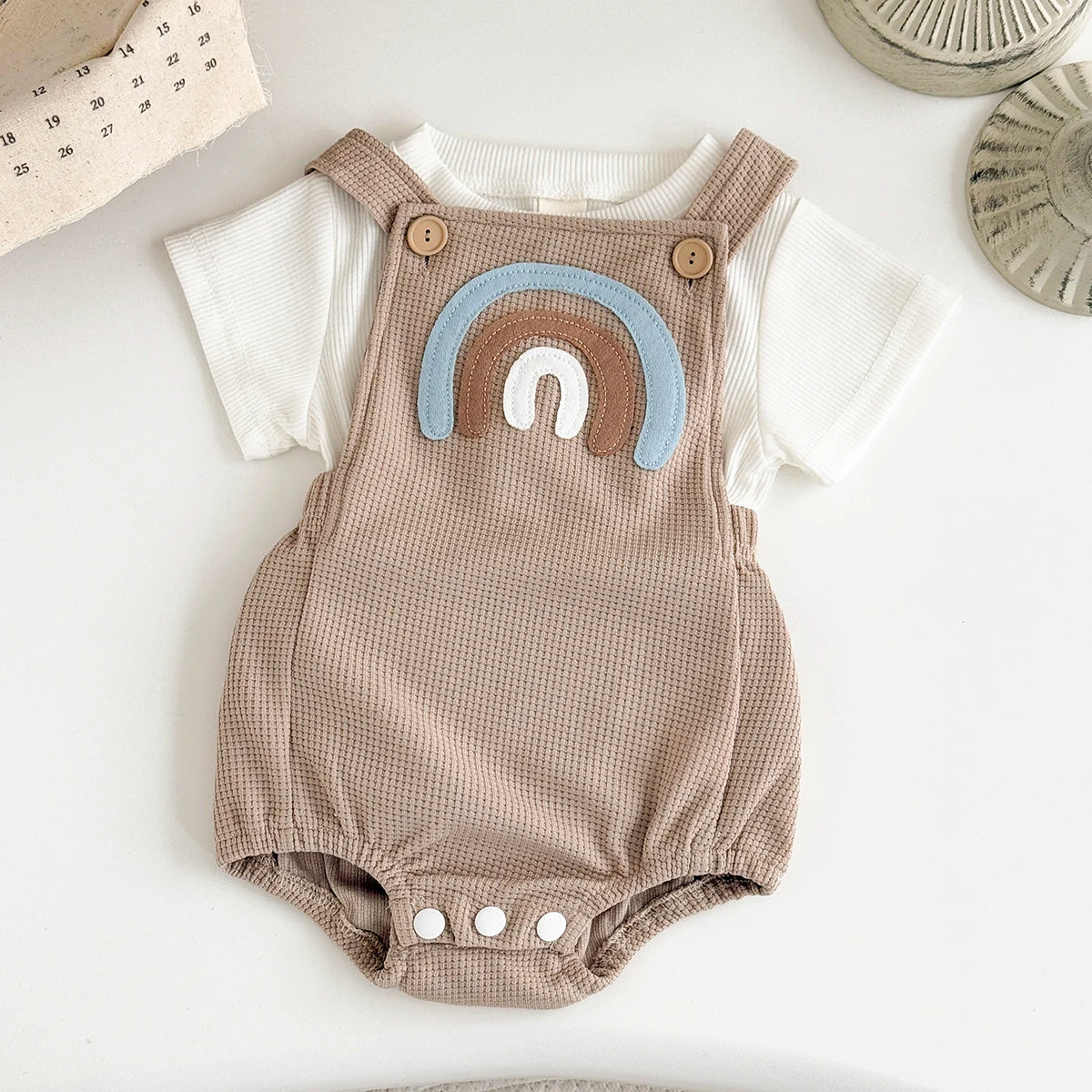 Ensemble bébé été salopette gaufrée arc-en-ciel – T-shirt + barboteuse