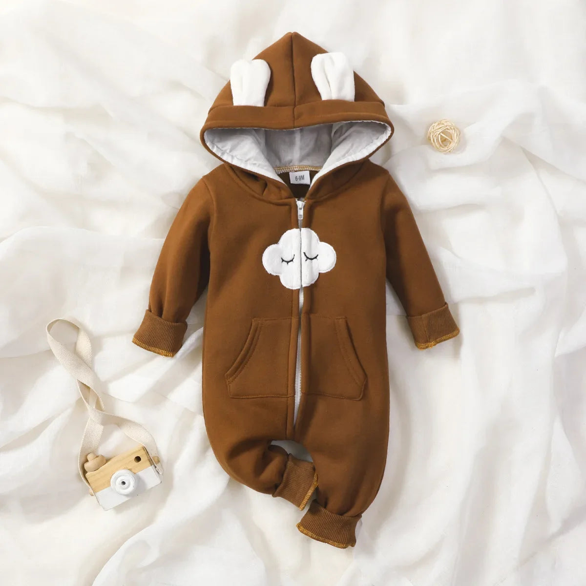 Combinaison Bébé Zippée à Capuche – Motifs Cœurs | 0–12 Mois (Fille/Unisexe)