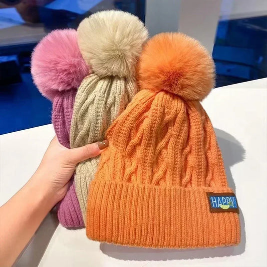 Bonnet Femme en Maille avec Pompon – Chaud, Doux et Stylé pour l’Hiver  (✔ clair • ✔ élégant • ✔ rassurant)