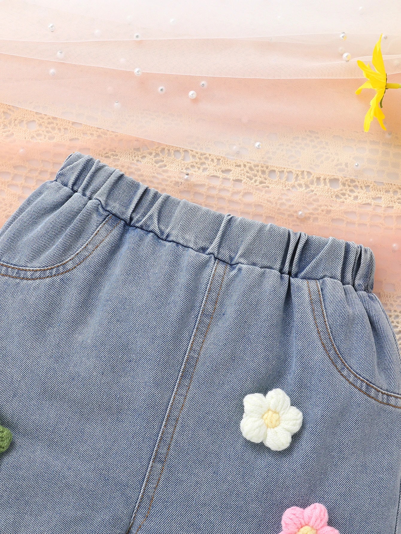 Ensemble Été Petite Princesse – Haut Fleuri & Short Élégant