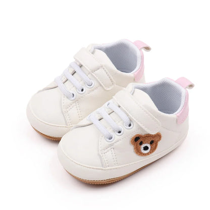 Chaussures bébé “Petit Ours” – Anti-dérapantes – Confort premiers pas (9–18 mois)