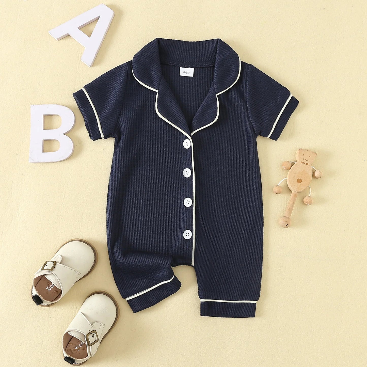 Barboteuse bébé unisexe à manches courtes – Pyjama confortable (0–24 mois)