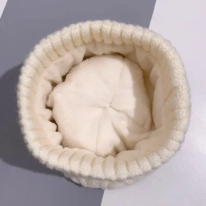 Bonnet Femme en Maille avec Pompon – Chaud, Doux et Stylé pour l’Hiver  (✔ clair • ✔ élégant • ✔ rassurant)