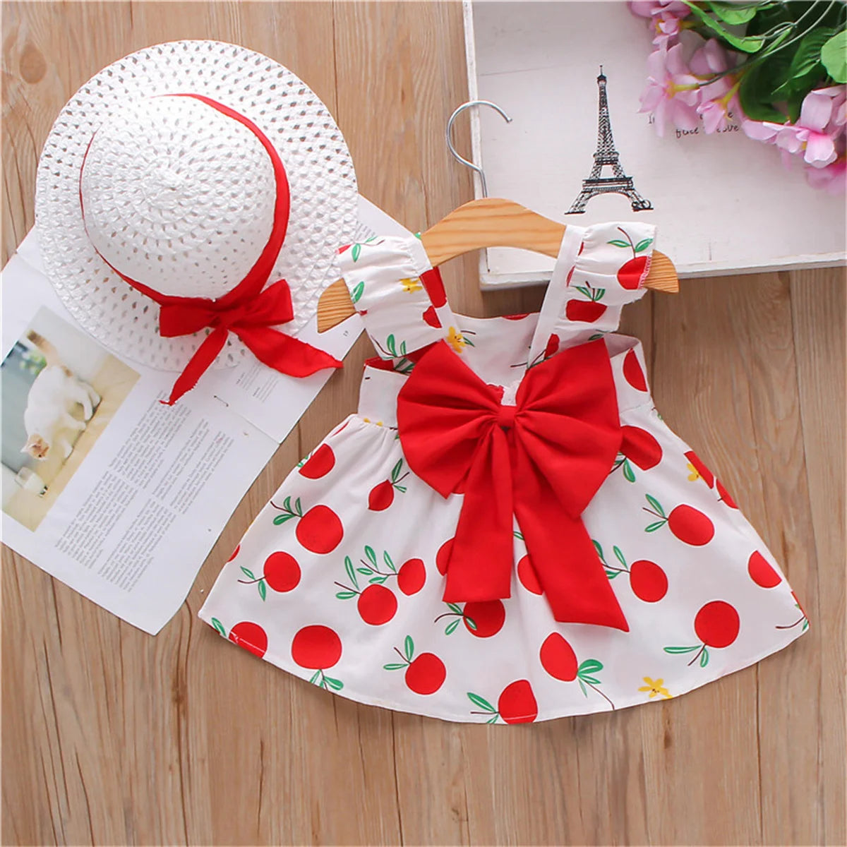 Ensemble Été Bébé Fille 2 Pièces – Robe à Bretelles Imprimé Fruits & Chapeau Assorti