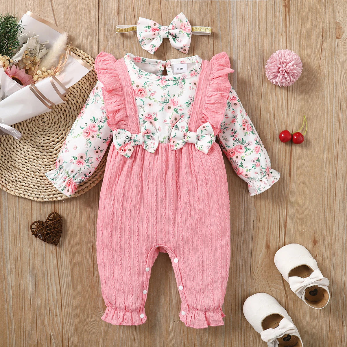 Ensemble Bébé Fille 2 Pièces – Barboteuse Fleurie Manches Longues + Bandeau Nœud (0–18 mois)