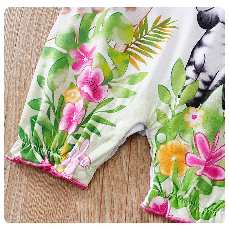 Barboteuse bébé fille – Motif faon tacheté & fleurs – Manches volantées – Confort été (0–12 mois)