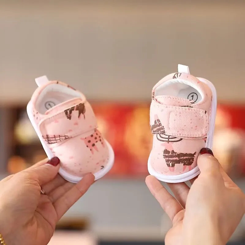 Sandales Bébé Premiers Pas – Semelle Souple & Motifs Animés (0–18 Mois)