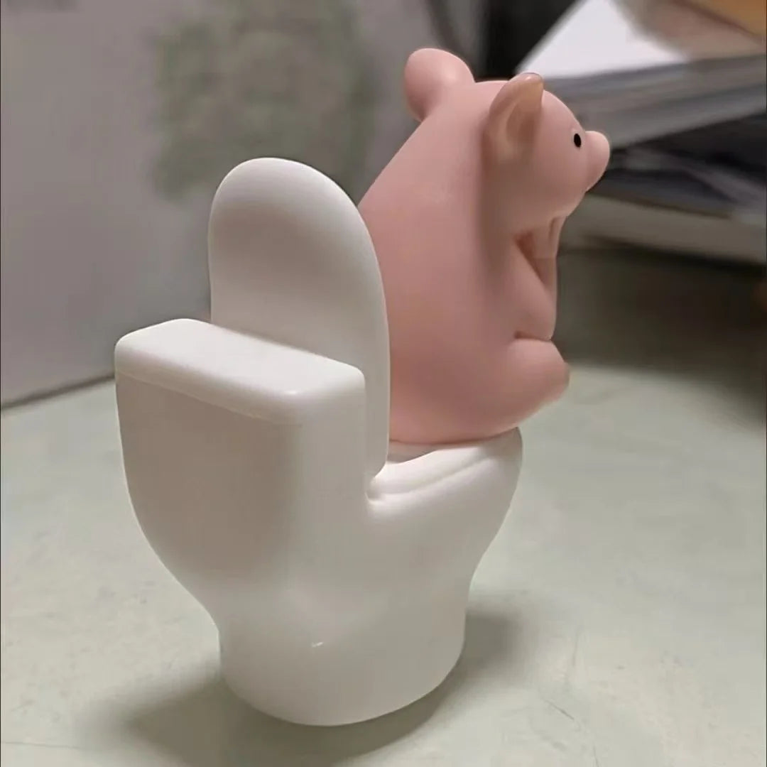 Figurine cochon rose sur les toilettes - Décoration fantaisiste en PVC pour la maison, le bureau et la voiture |   Cadeau idéal pour les amis |   Polyvalent en intérieur