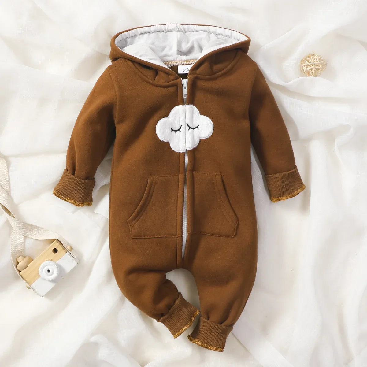Combinaison Bébé Zippée à Capuche – Motifs Cœurs | 0–12 Mois (Fille/Unisexe)