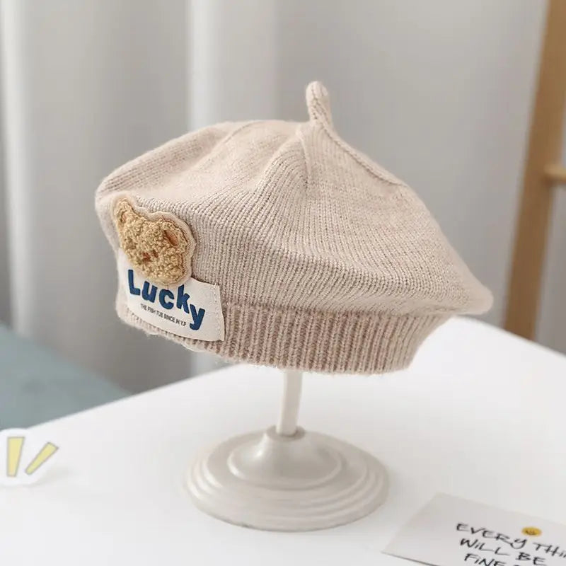 Béret Bébé en Maille Fleur – Bonnet Chaud d’Hiver