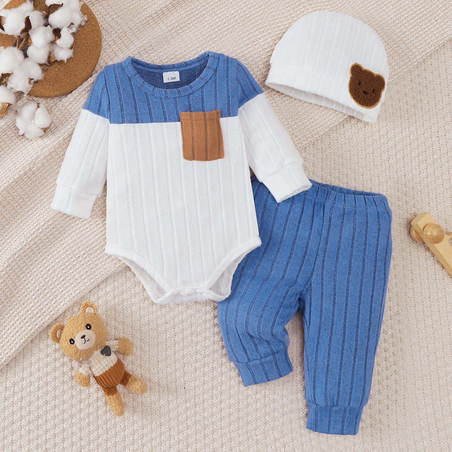 Ensemble Bébé 3 Pièces Doux & Élégant – Body, Pantalon & Bonnet