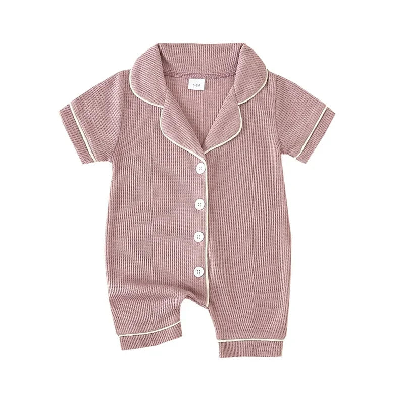 Barboteuse bébé unisexe à manches courtes – Pyjama confortable (0–24 mois)