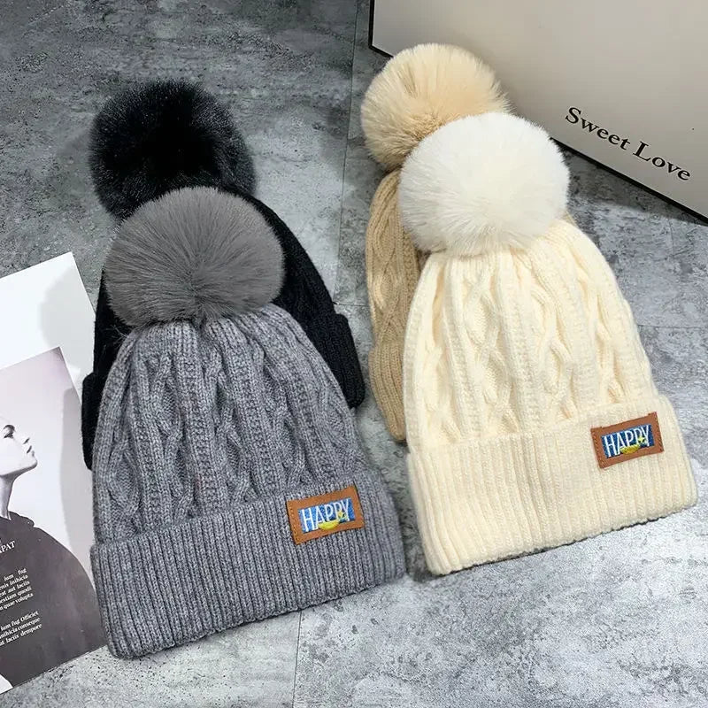 Bonnet Femme en Maille avec Pompon – Chaud, Doux et Stylé pour l’Hiver  (✔ clair • ✔ élégant • ✔ rassurant)