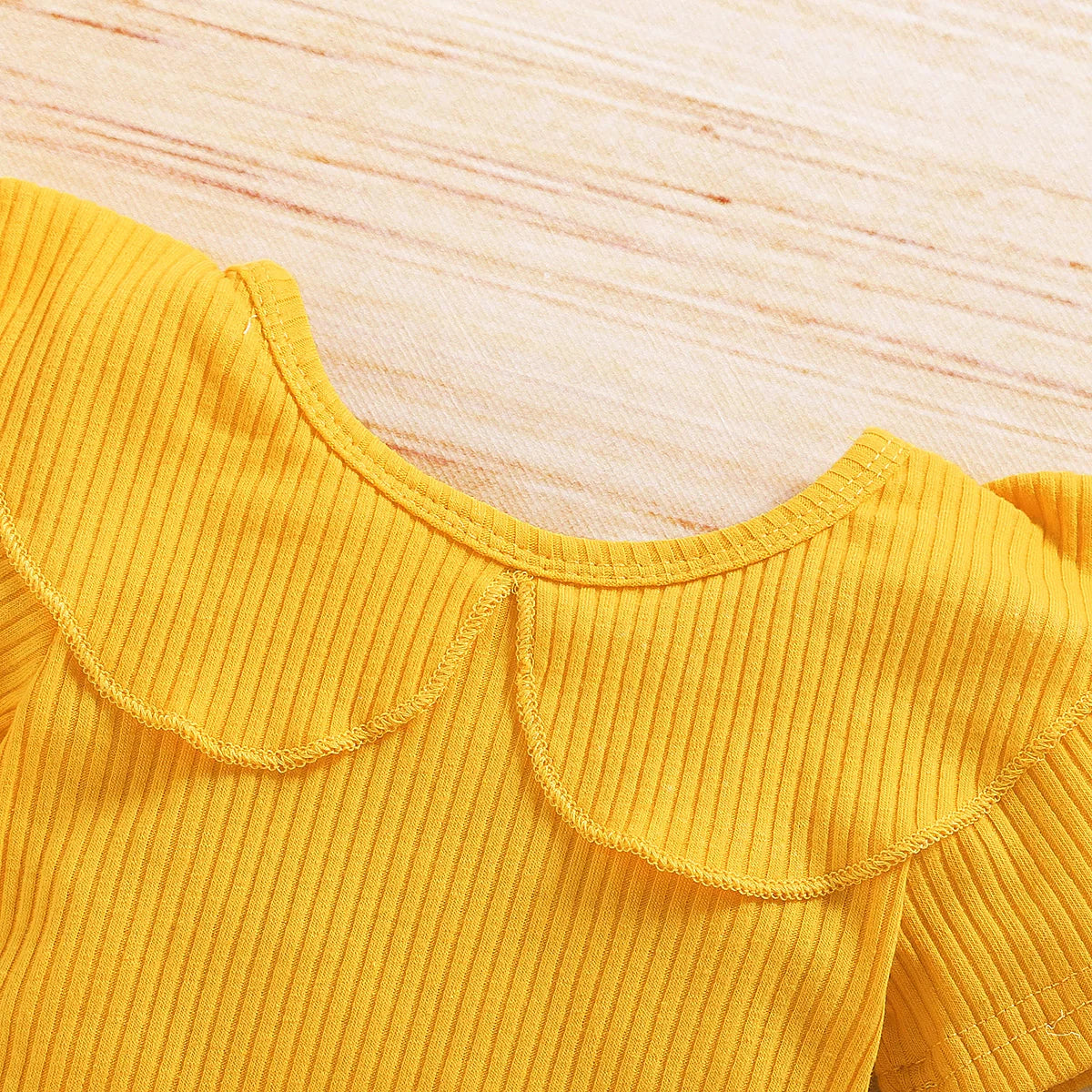 Tenue d’été bébé fille – Haut à manches volantées + short motif tournesols