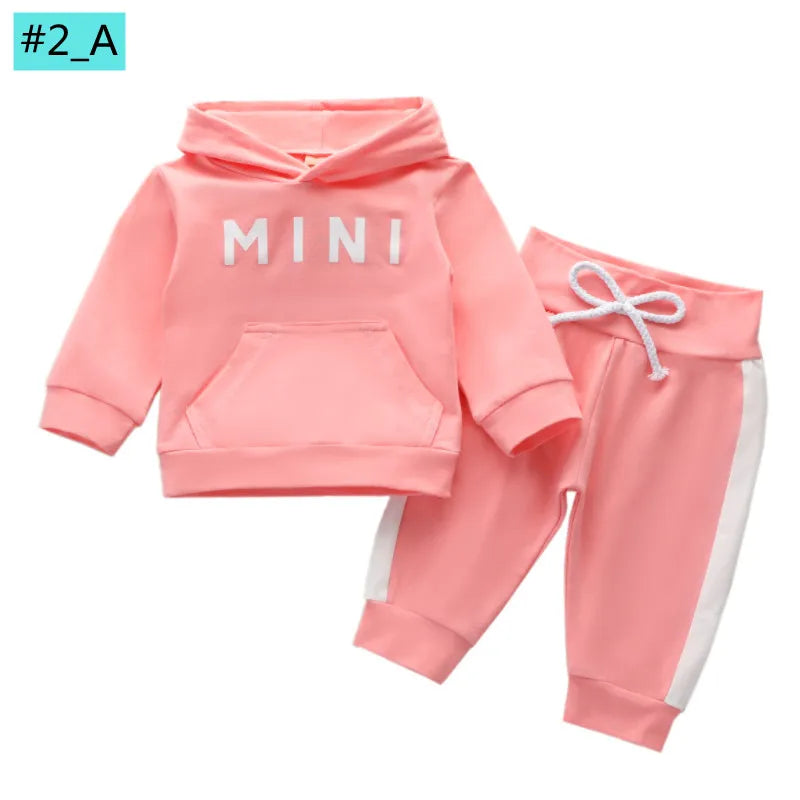 Ensemble bébé 3 pièces confortable – Sweat à capuche, pantalon & bandeau assorti (0 à 24 mois)