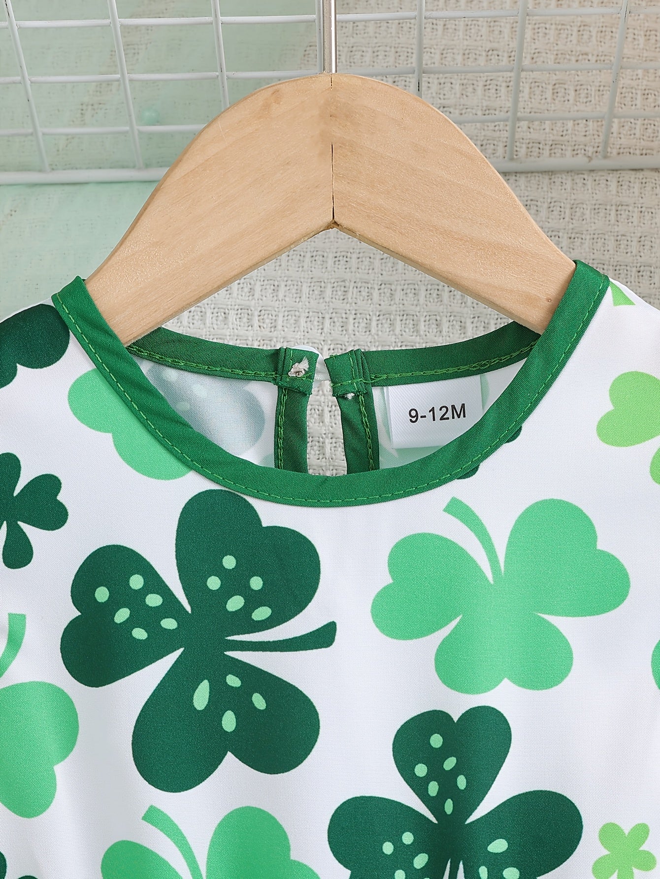 Robe bébé fille décontractée à manches volantes avec motifs trèfle vert – Printemps & Été