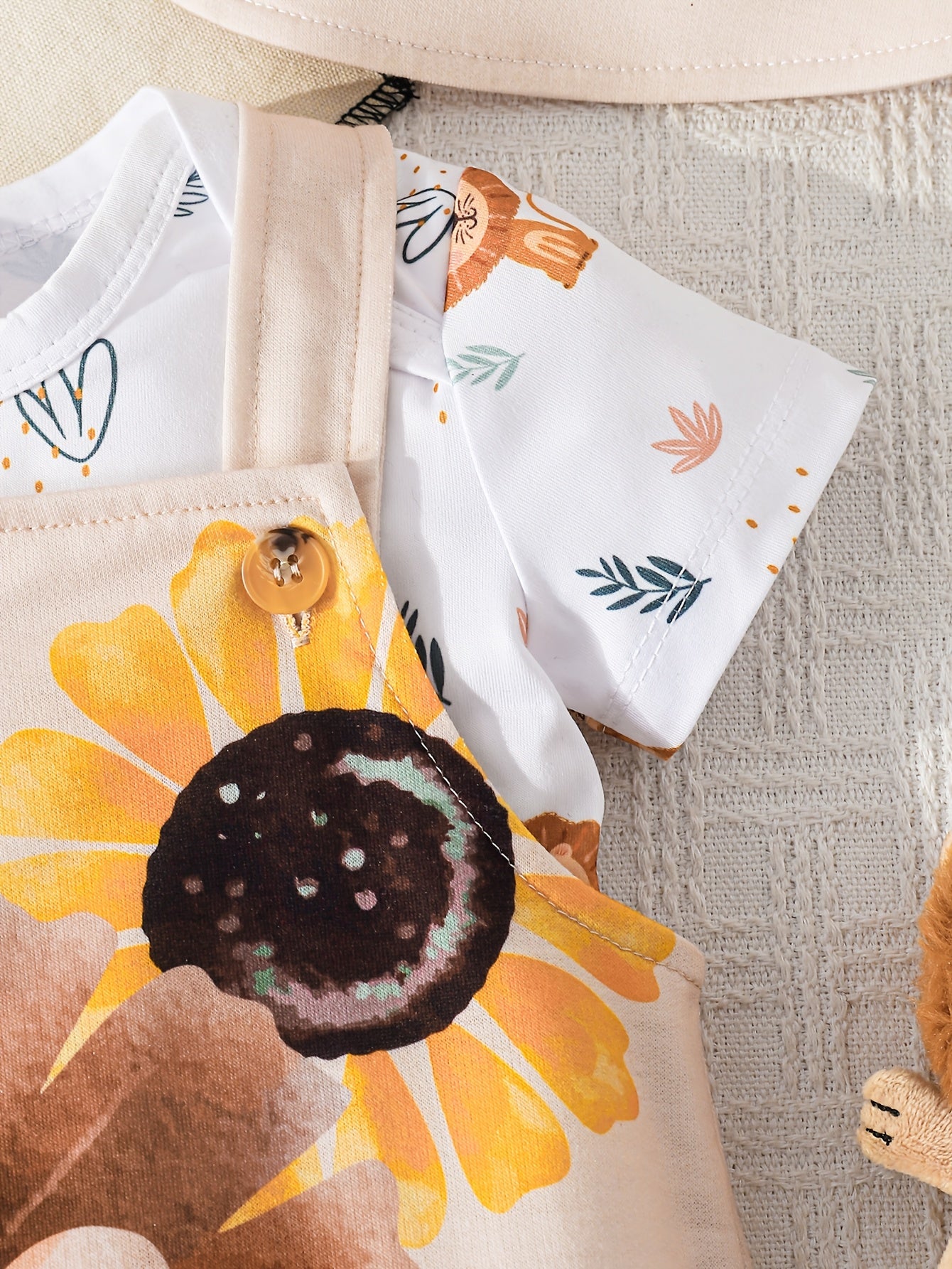 Ensemble bébé 3 pièces – Salopette short lion & tournesol avec t-shirt et chapeau | Été